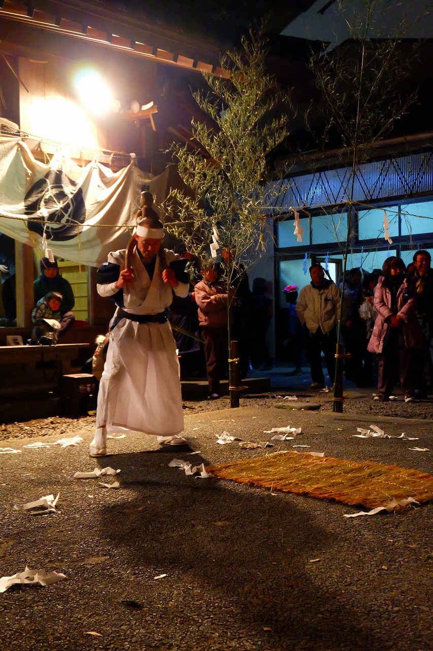 滝沢八坂神社の田遊
