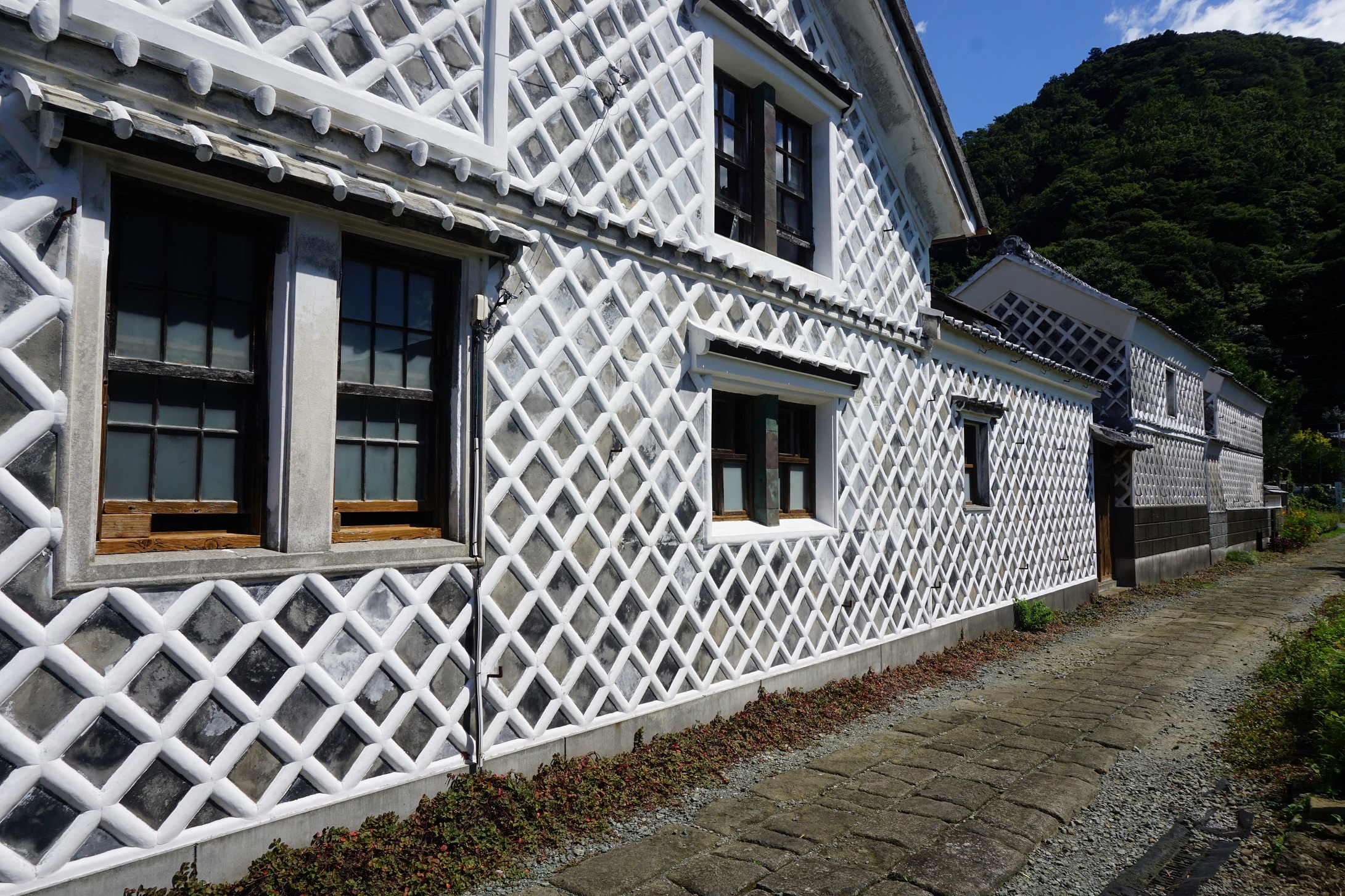 なまこ壁のまちなみ